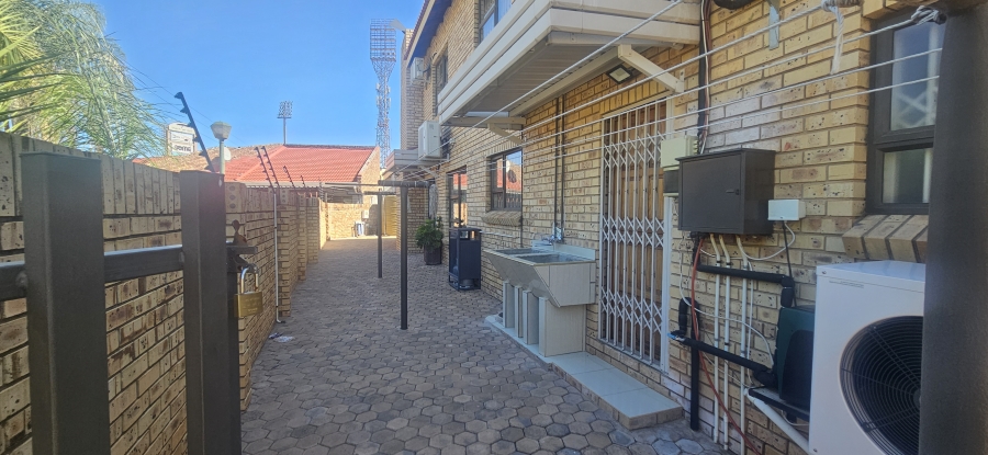 4 Bedroom Property for Sale in Roylglen Gardens Northern Cape